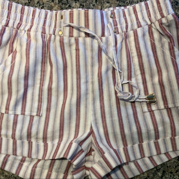 Striped Linen-Style Shorts - Picture 2 of 7